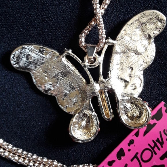 CRYSTAL BUTTERFLY NECKLACE - Picture 4 of 5